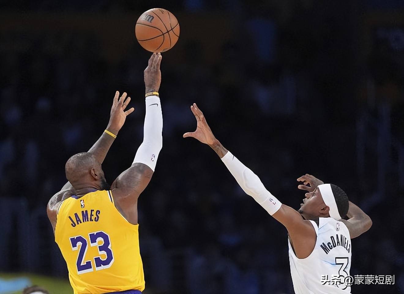 湖人核心高效得分，领队取得宝贵胜利