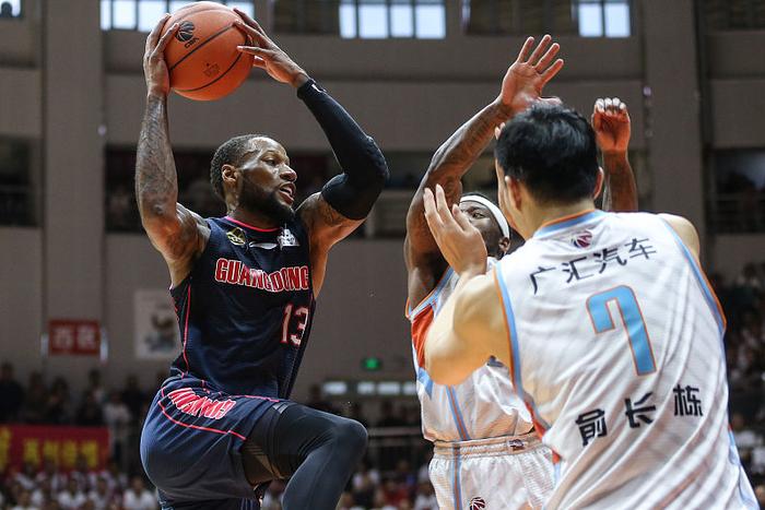 火箭锋线伤病缠身，面临内线压力的简单介绍