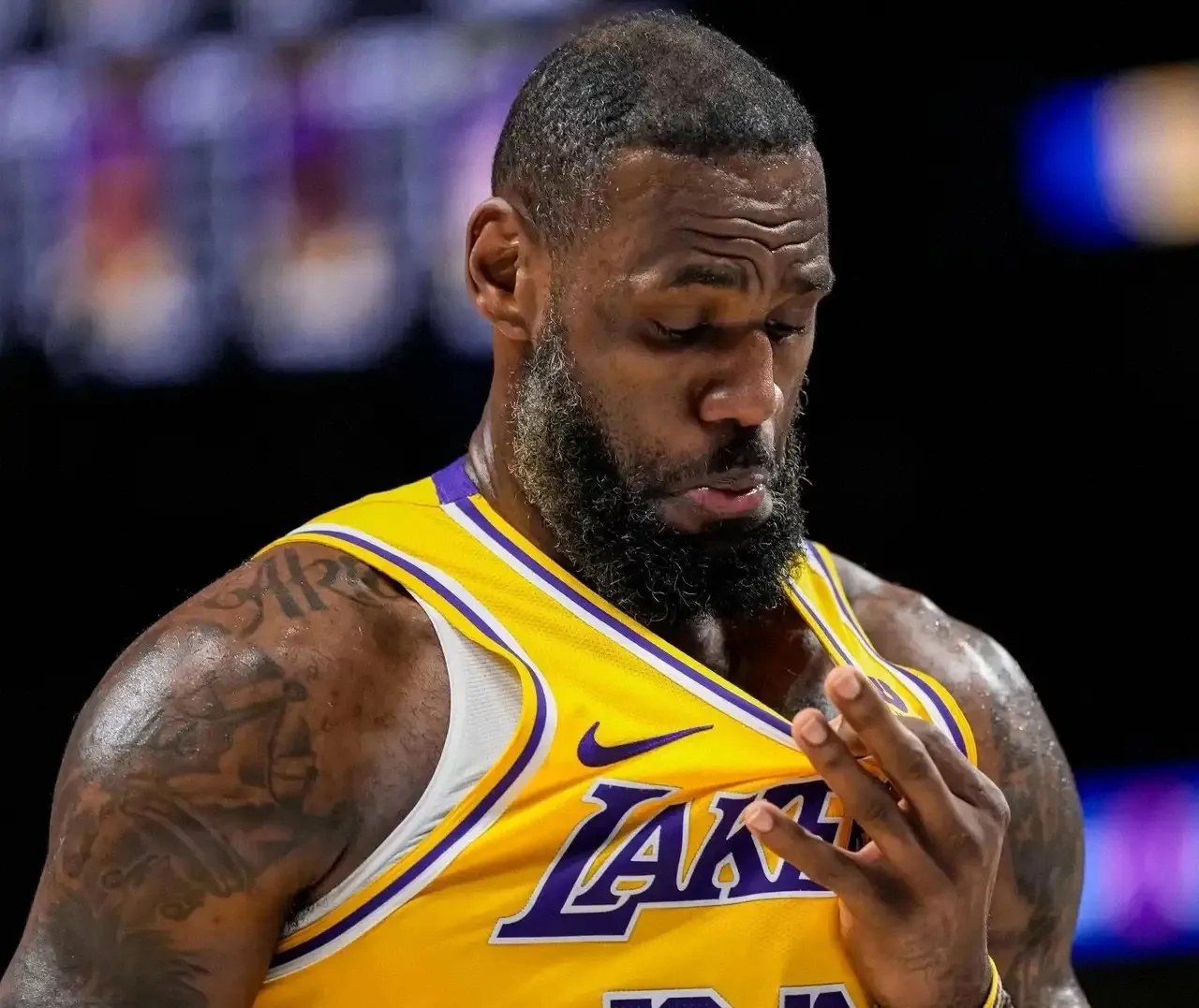 詹姆斯绝杀时刻，唐斯点燃赛场，老鹰迎来胜利！的简单介绍